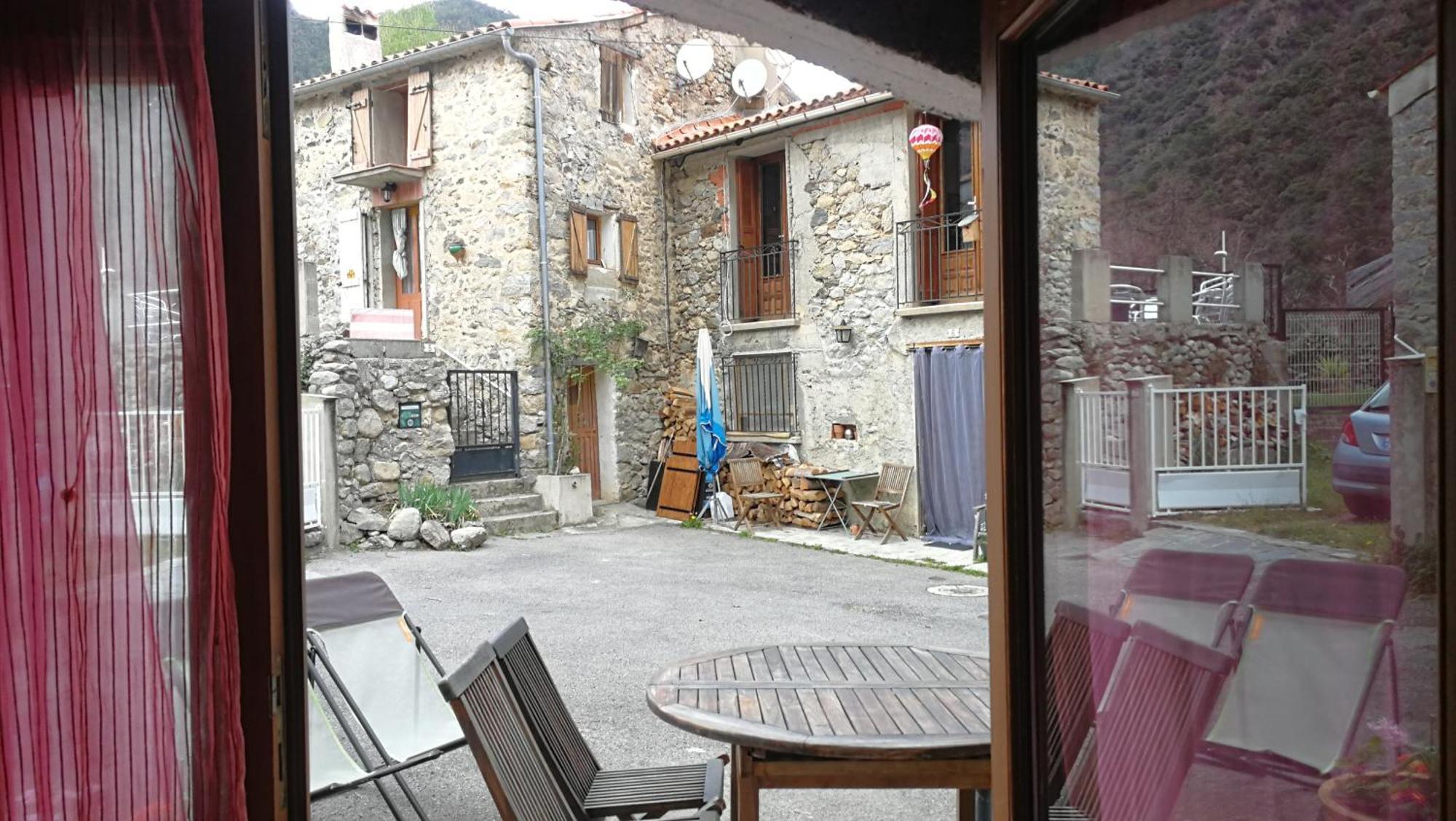 La Cirerole Hotel Casteil Exterior foto